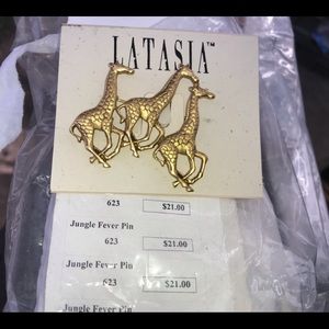 Vintage pin new wildlife in action